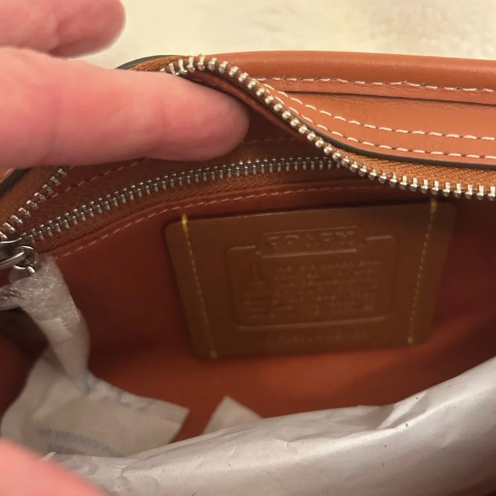 *AUTHENTIC*🍓COACH CRYSTAL SWING ZIP🍓NWOT - Picture 5 of 8
